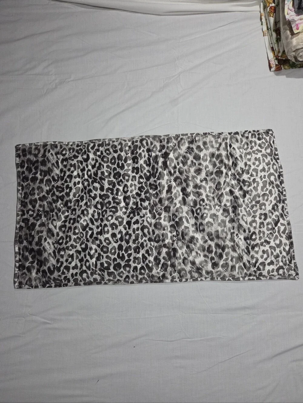 Z Gallerie Silver Leopard Satin Quilted King Pillow Sham ONE SINGLE